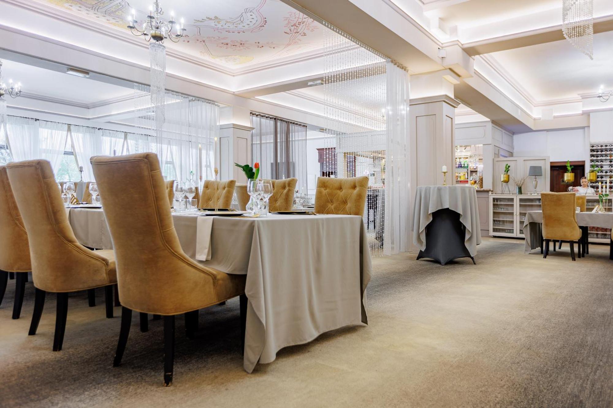 Hotel Cristal Park Dąbrowa Tarnowska المظهر الخارجي الصورة