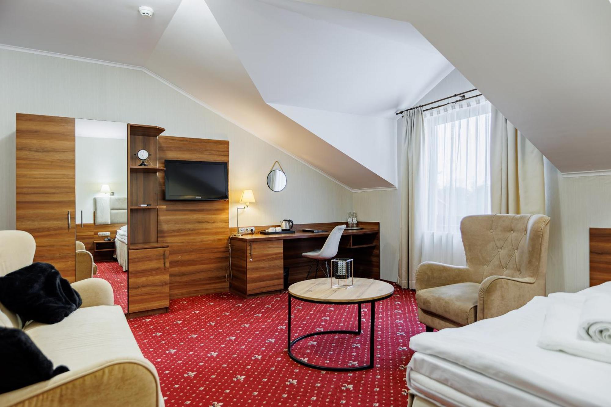 Hotel Cristal Park Dąbrowa Tarnowska المظهر الخارجي الصورة