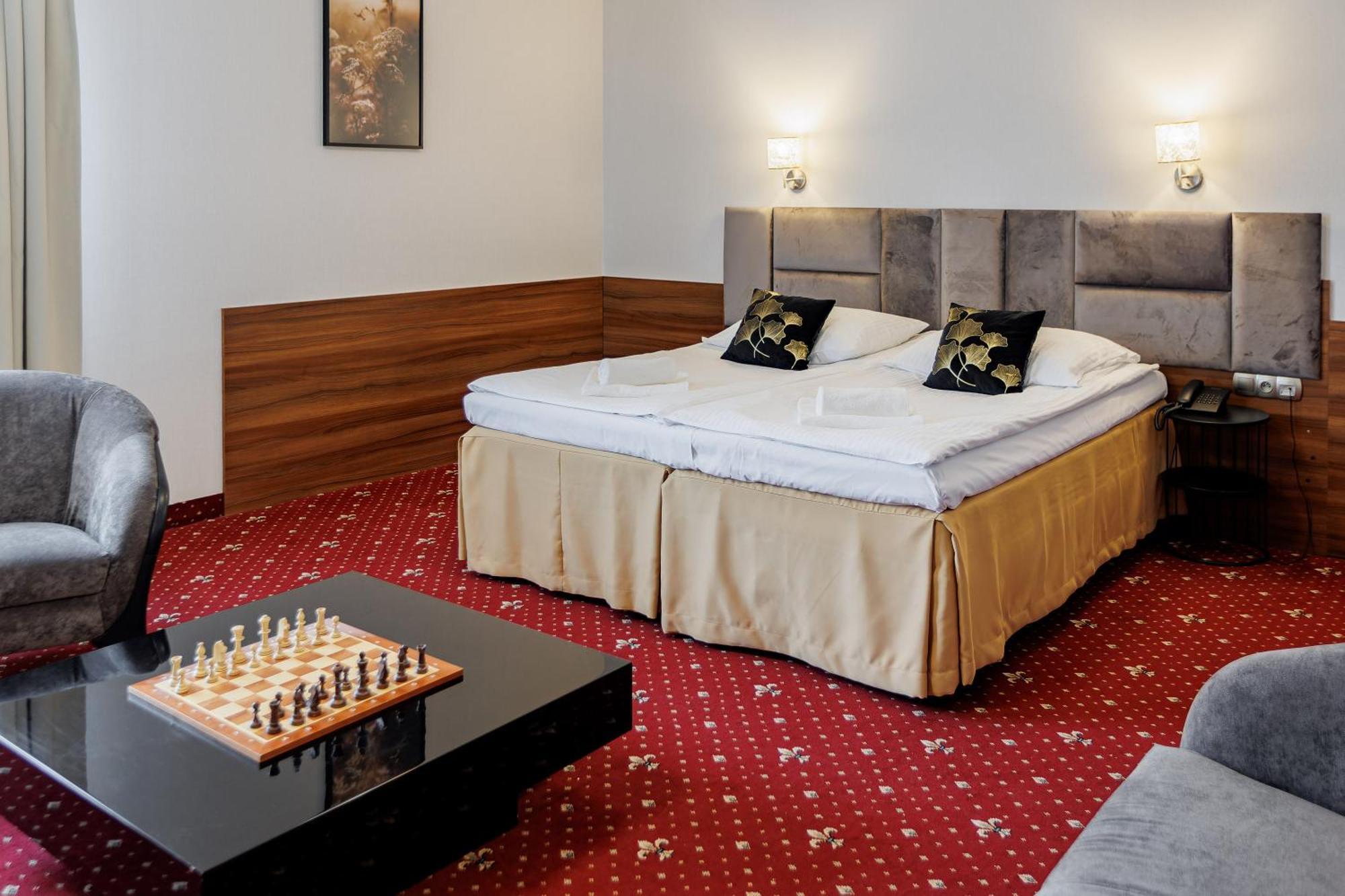 Hotel Cristal Park Dąbrowa Tarnowska المظهر الخارجي الصورة