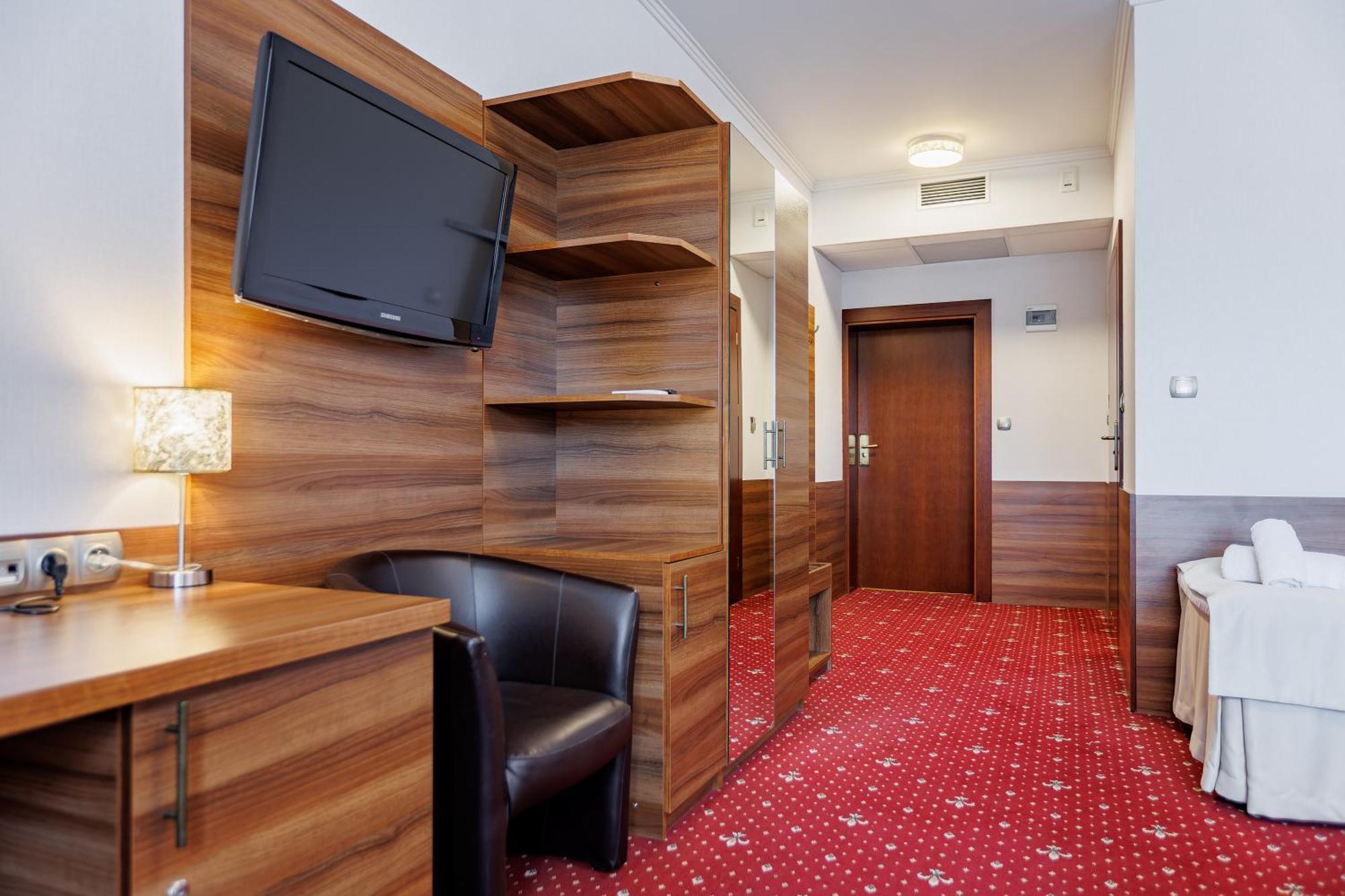 Hotel Cristal Park Dąbrowa Tarnowska المظهر الخارجي الصورة