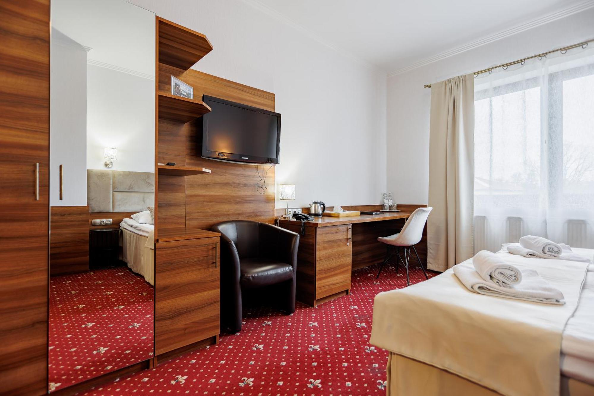 Hotel Cristal Park Dąbrowa Tarnowska المظهر الخارجي الصورة