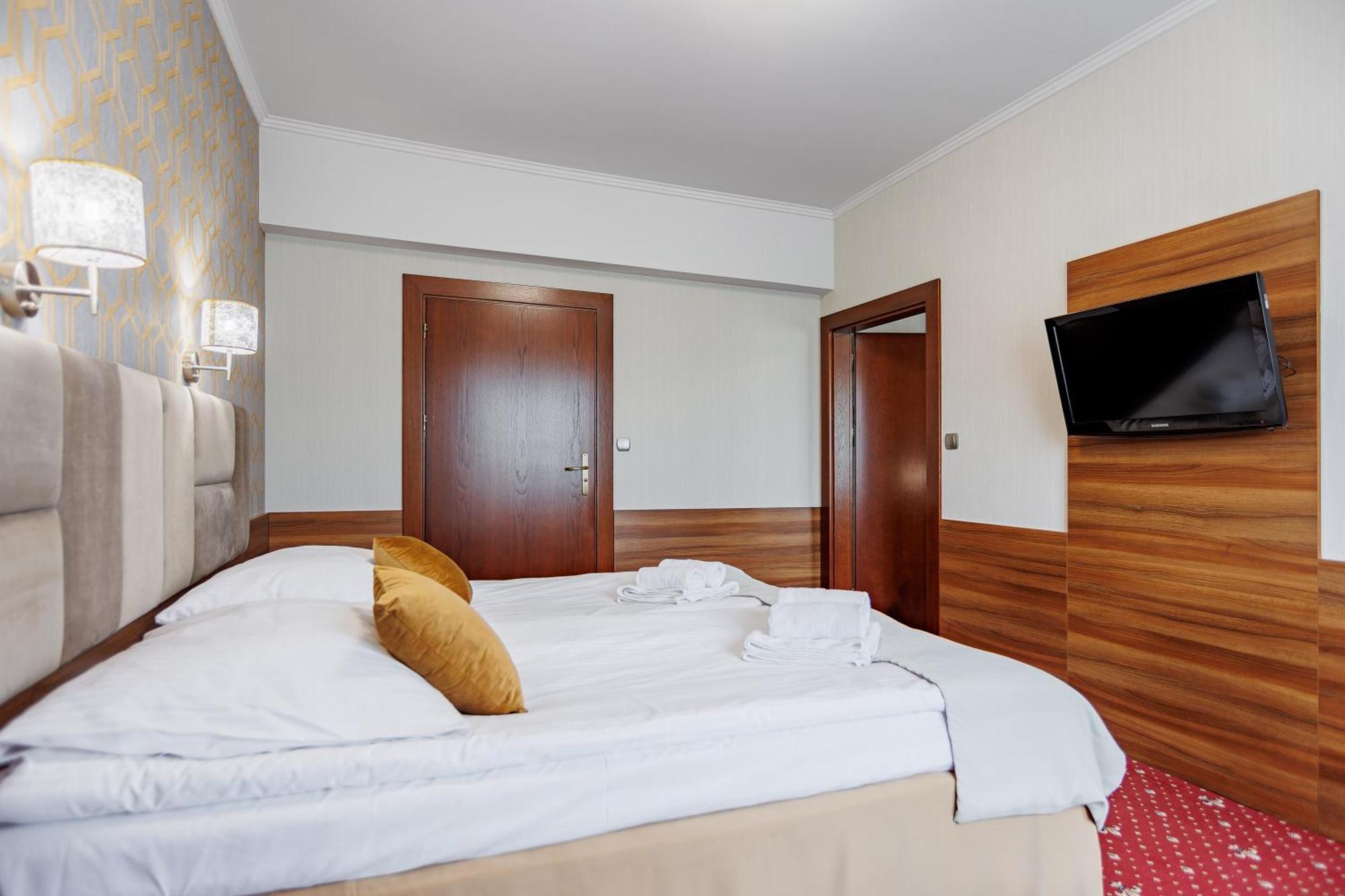 Hotel Cristal Park Dąbrowa Tarnowska المظهر الخارجي الصورة