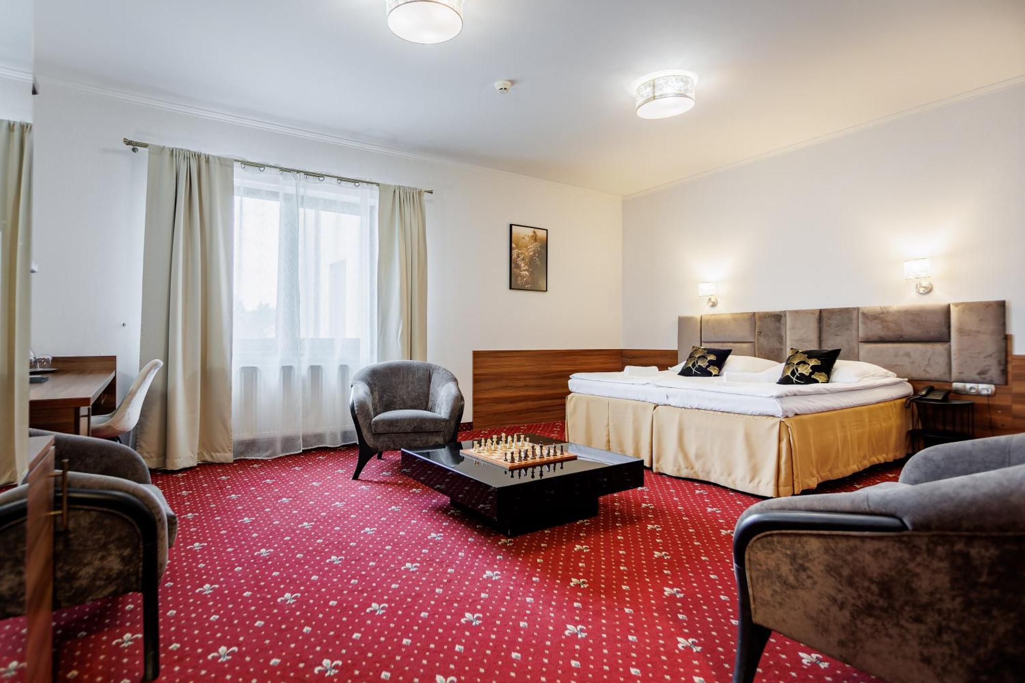 Hotel Cristal Park Dąbrowa Tarnowska المظهر الخارجي الصورة